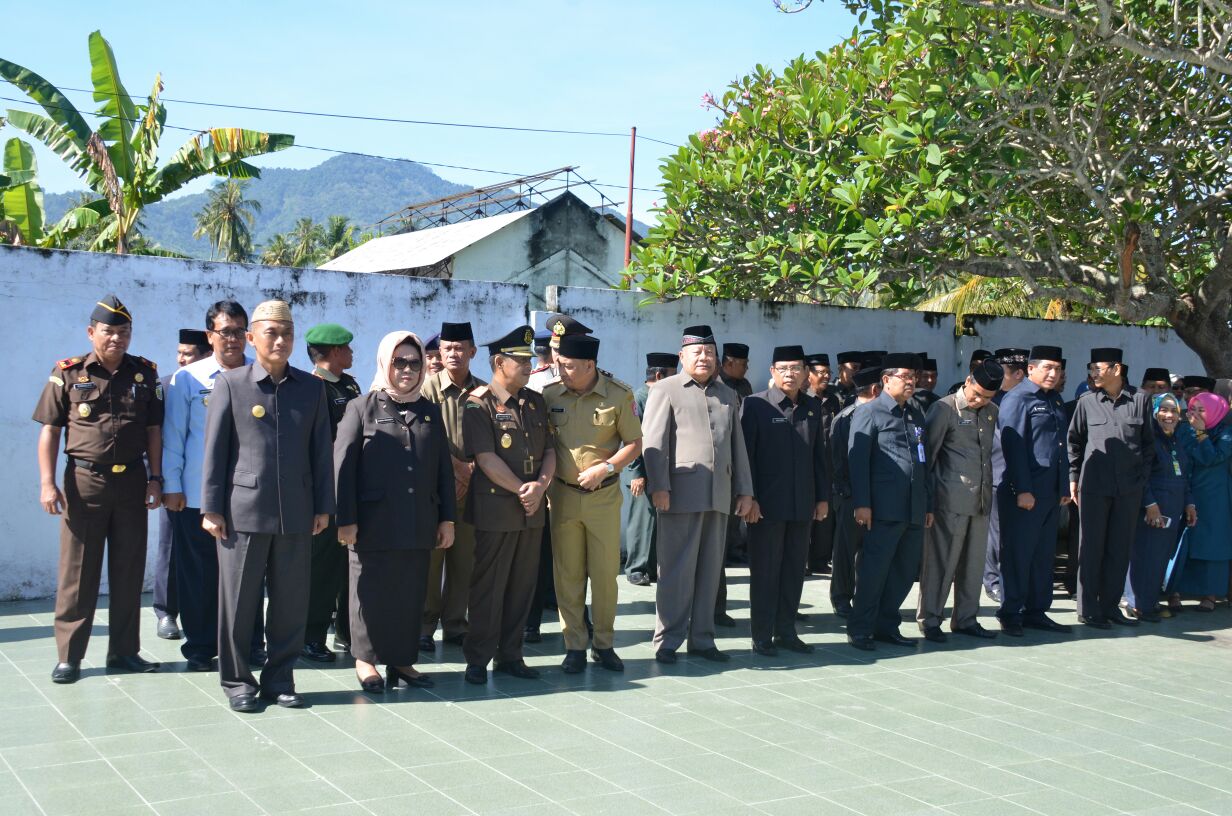  Gubernur Mengajak SKPD Ziarahi Makam Nani Wartabone