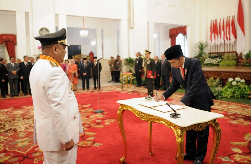  Presiden Lantik Gubernur Rusli Habibie dan Wagub Idris Rahim