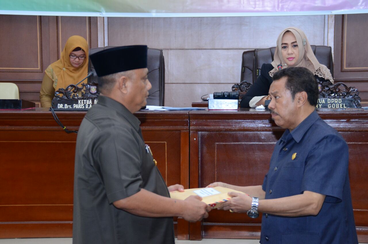  Gubernur Gorontalo Serahkan Ranperda Pertanggung Jawaban APBD 2016