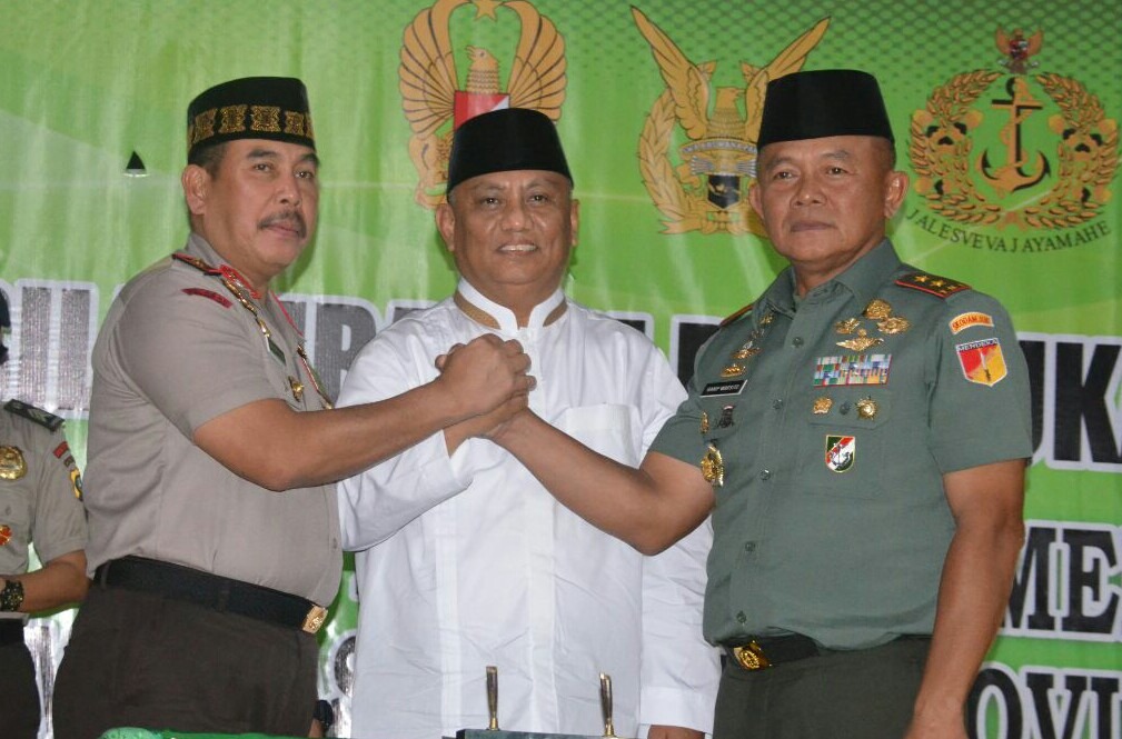  Pererat Persatuan, Pemprov Gorontalo dan  TNI-Polri Buka Puasa Bersama