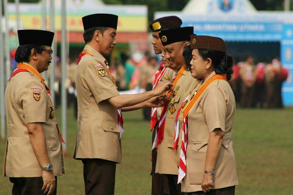  Gubernur Terima Penghargaan Karya Bakti Pramuka Dari Presiden Jokowi