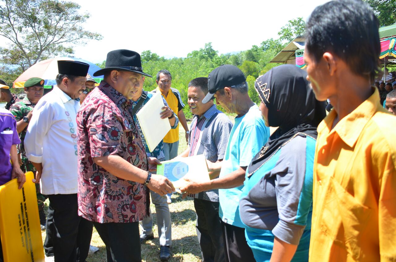  Dua Desa di Gorut Dapat Bantuan 2,7 Milyar Dari Gubernur