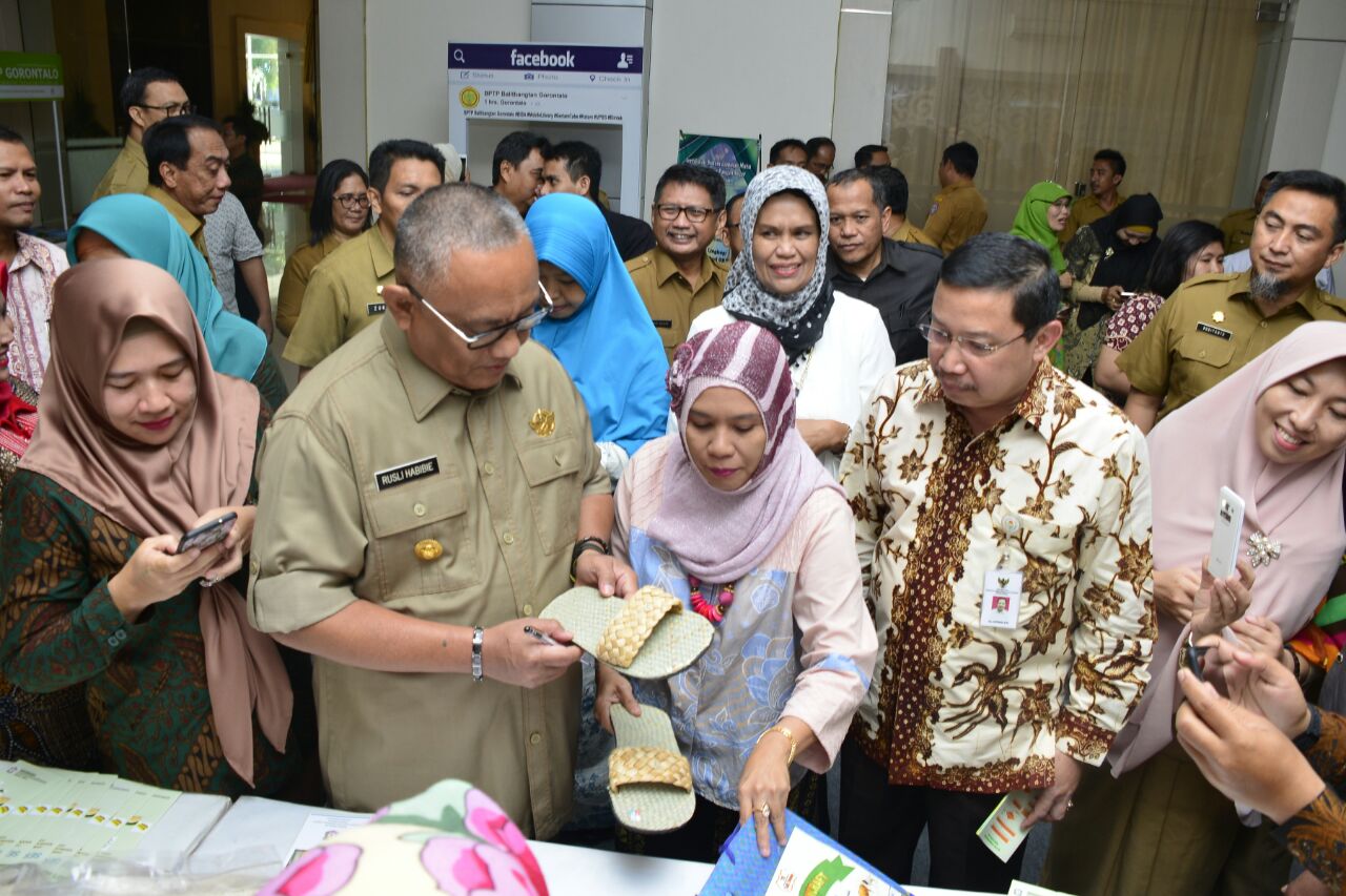  Gubernur : Pengembangan Produk Limbah Organik Jangan Sebatas Pameran