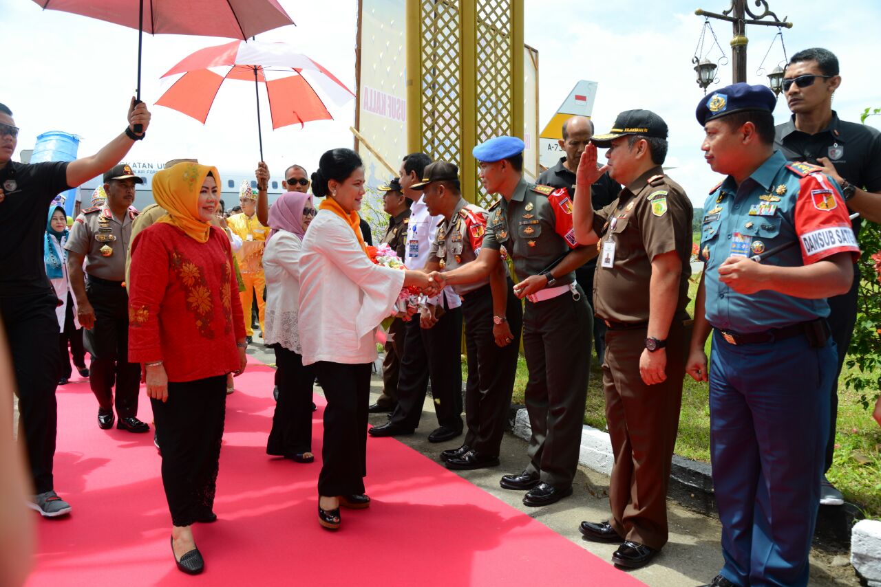  Ibu Negara Tinjau Iva Test di Puskesmas Limboto