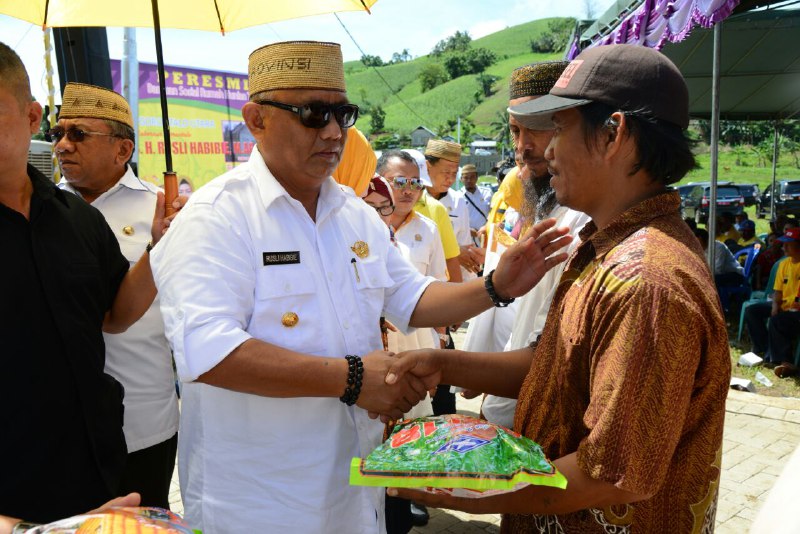  Gubernur Gorontalo Resmikan 80 Unit Rumah Khusus Nelayan