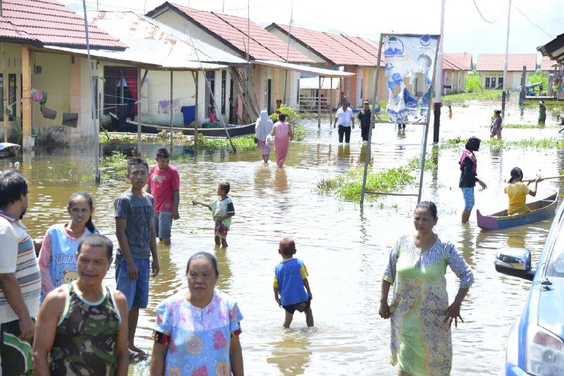  Gubernur Gorontalo Bantu Korban Banjir Rumah Nelayan