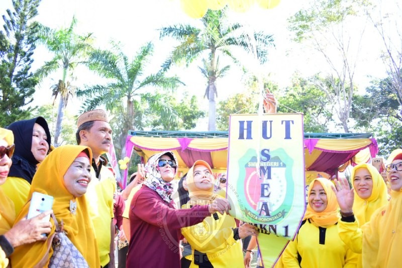  Istri Gubernur Gorontalo Beri Bantuan Pembangunan Masjid SMK Negeri I