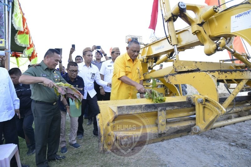  Gubernur Gorontalo Terus Libatkan TNI Bangun Infrastruktur