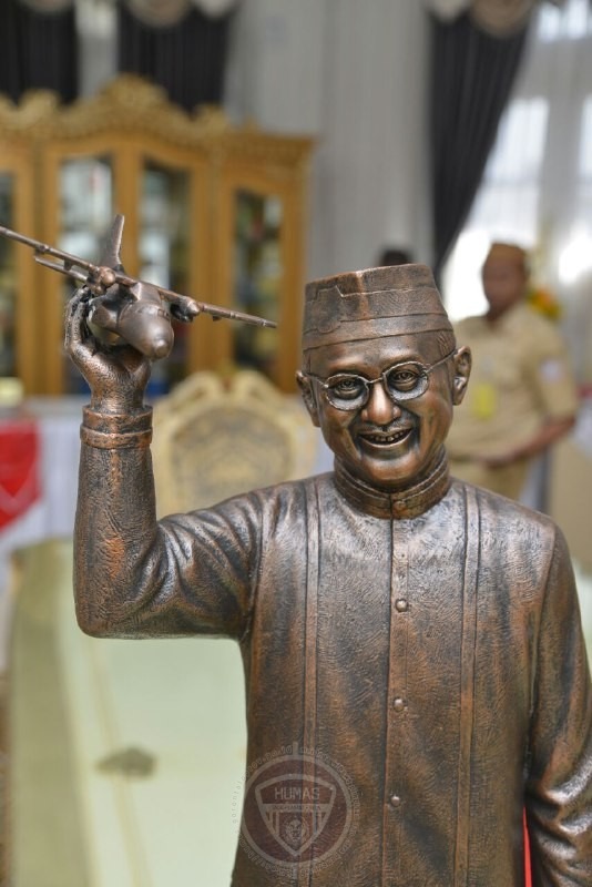  Begini Penampakan Patung BJ Habibie di Gorontalo