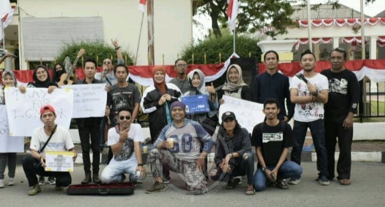  Istri Gubernur Bersama Penyanyi Jalanan Galang Dana untuk Lombok