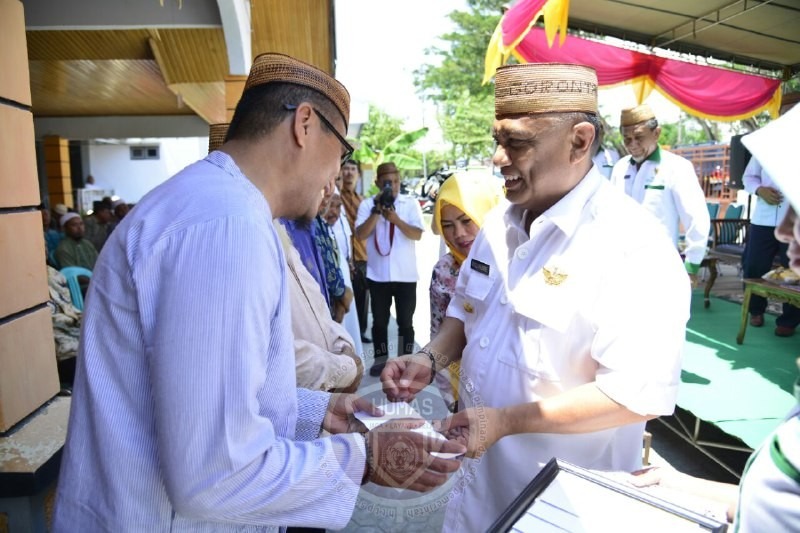  114 Mubalig Terima Zakat dari Baznas Provinsi Gorontalo