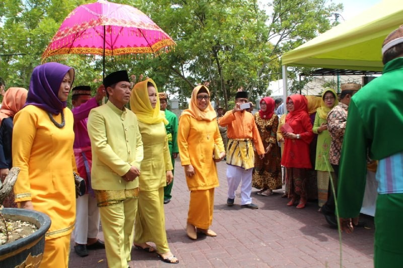  Jabat Sekdaprov Gorontalo, Darda Dijemput Adat Moloopu