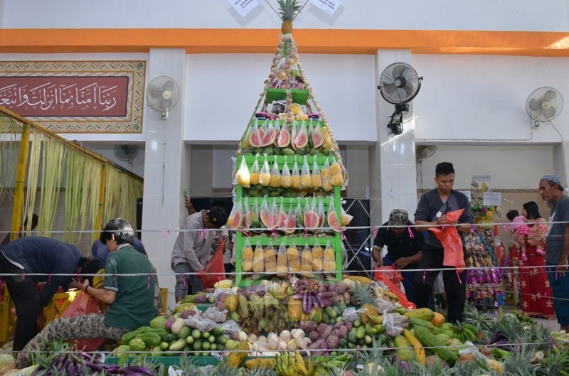  Tolangga Buah dan Sayuran Semarakkan Maulid di Masjid Al-Marhamah