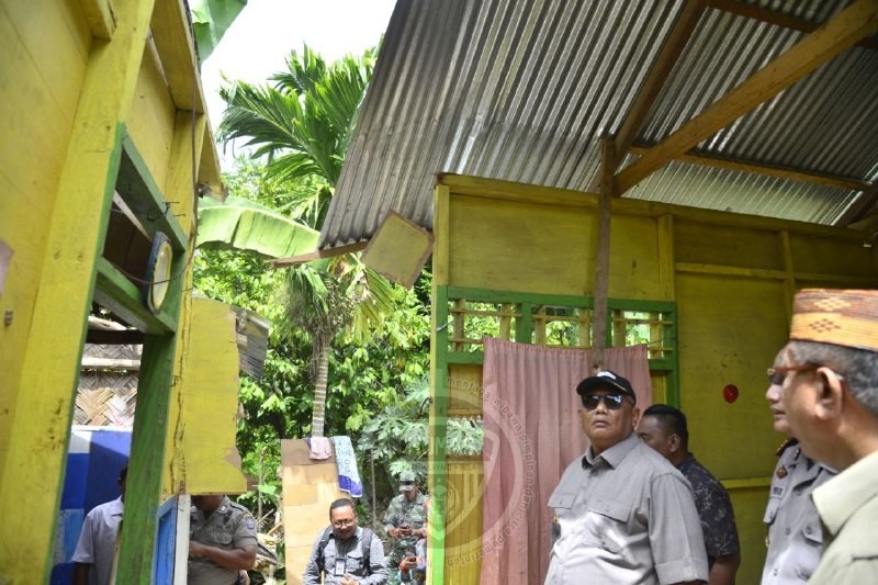  Gubernur Gorontalo Bantu Mahyani Untuk Korban Puting Beliung