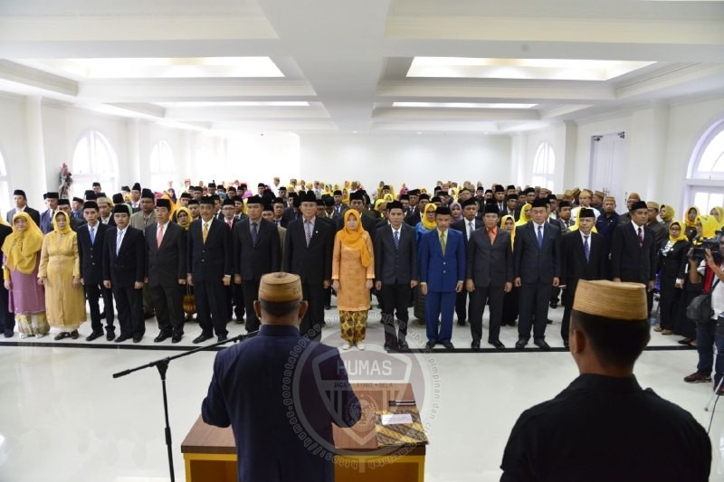 Gubernur Gorontalo Lantik 164 Pejabat Administrator dan Pengawas