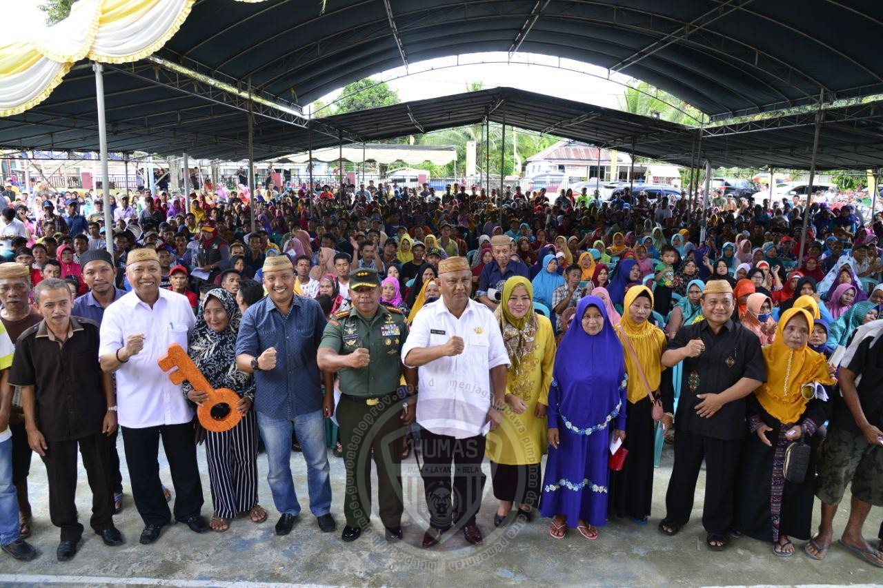  Gubernur Layani Curhatan Masyarakat Desa Saritani