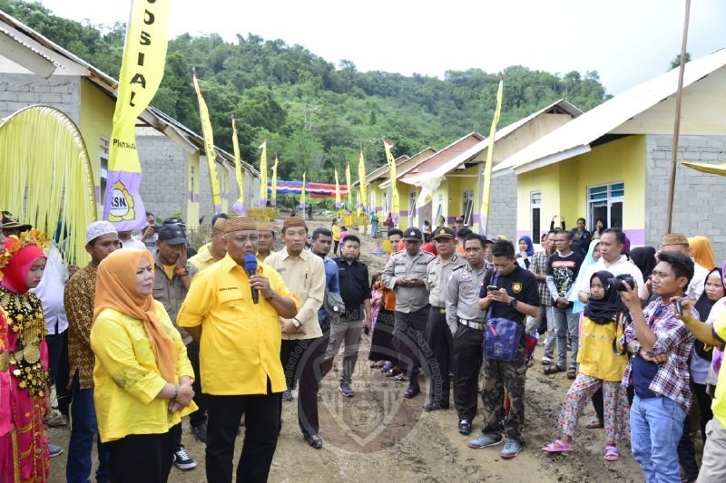  222 Jiwa Terima Rumah Komunitas Adat Terpencil