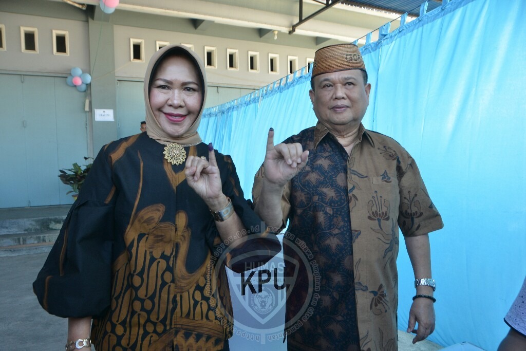  Wagub Gorontalo Gunakan Hak Pilih di TPS 1 Wongkaditi Barat