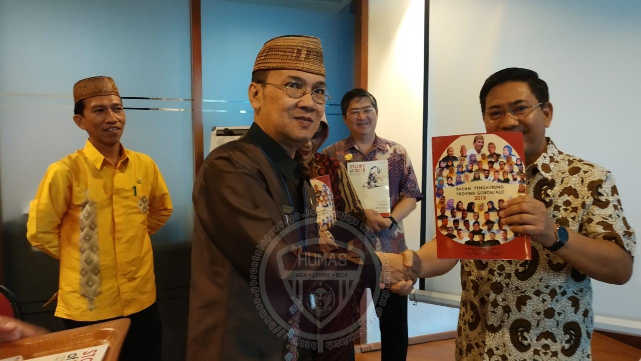  Badan Penghubung Luncurkan Pin Salvador Dali dan Buku Story of 2018