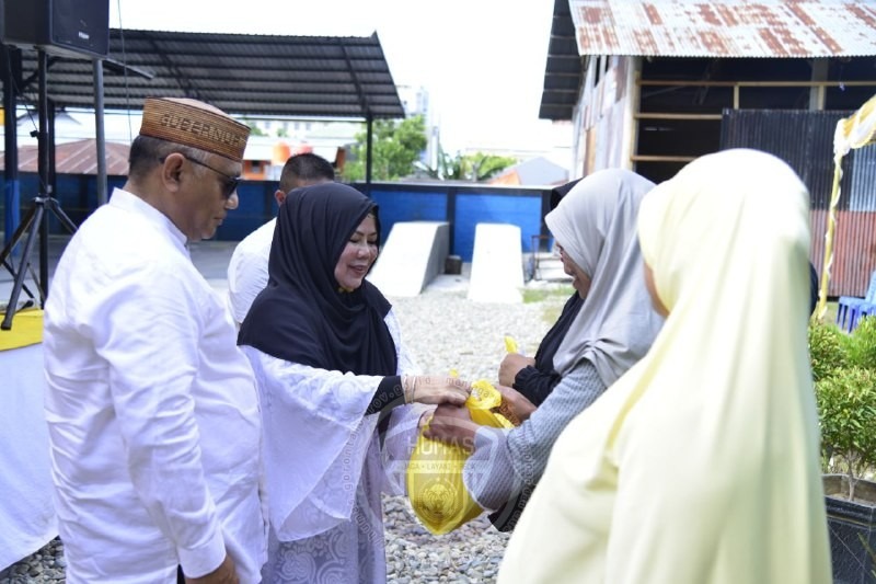  Peringati Milad Keluarganya, Gubernur Gorontalo Berbagi dengan Ribuan Duafa