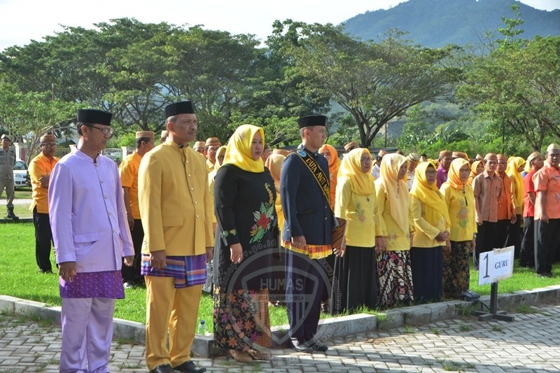  Upacara Peringatan Hardiknas di Gorontalo, Peserta Kenakan Pakaian Adat