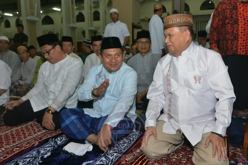  Wagub Gorontalo Shalat Tarawih Perdana di Masjid Agung Baiturrahim