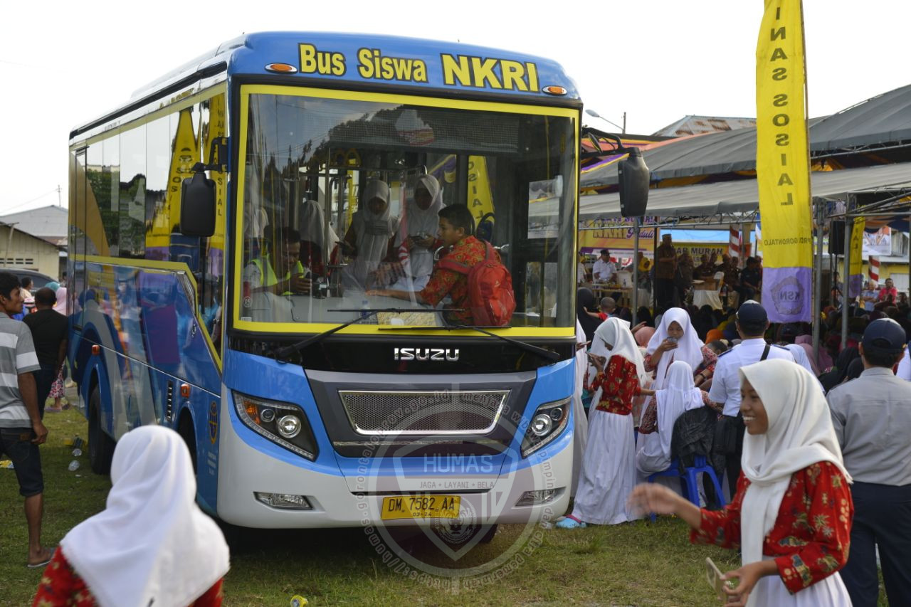  Warga Perbatasan di Bonebol Dapat Bus Sekolah Gratis