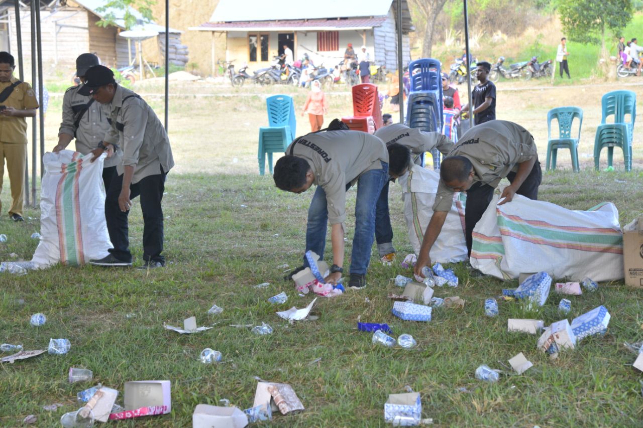  DLHK Jaga Kebersihan di Lokasi Pasar Murah