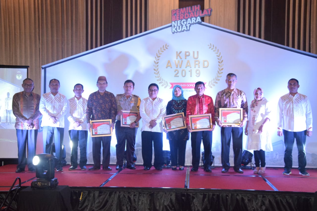  Sukses Gelar Pemilu, Gubernur Gorontalo Terima KPU Award
