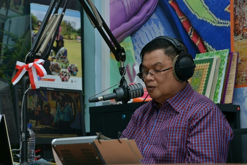  Sambut Hari Radio, Wagub Jadi Penyiar Berita RRI Gorontalo