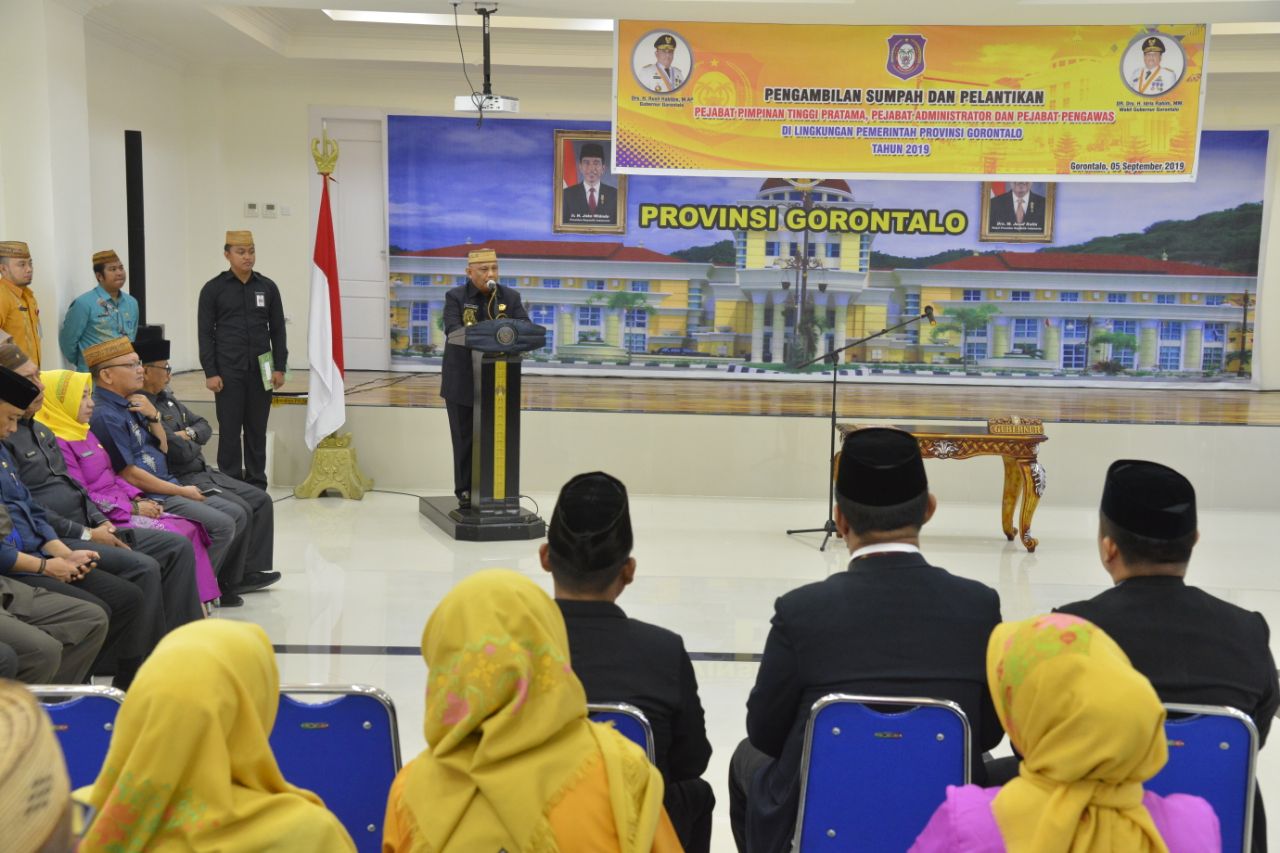  Gubernur Lantik 10 Pejabat Pemprov Gorontalo