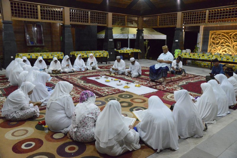  Tahlilan Iringi Malam Ketujuh Wafatnya BJ Habibie