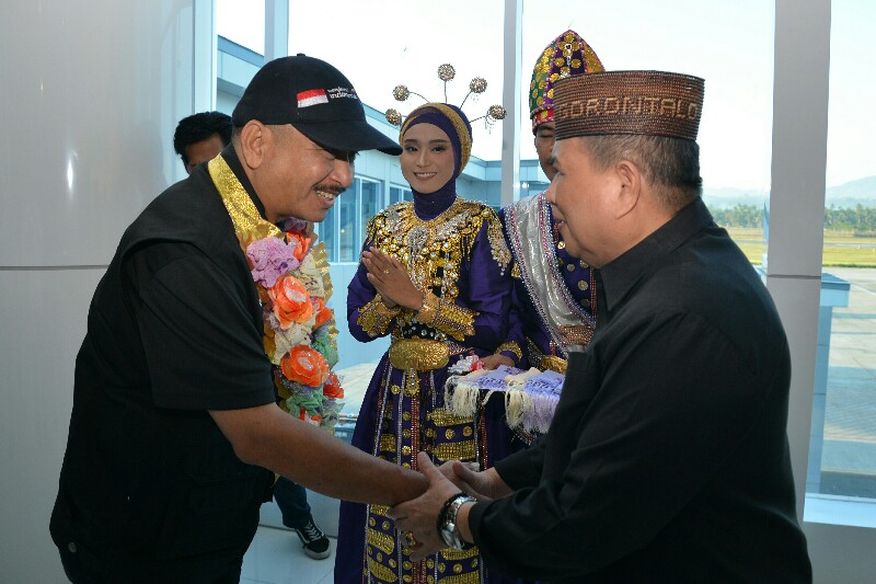  Menteri Pariwisata Disambut Adat Mopotilolo di Gorontalo