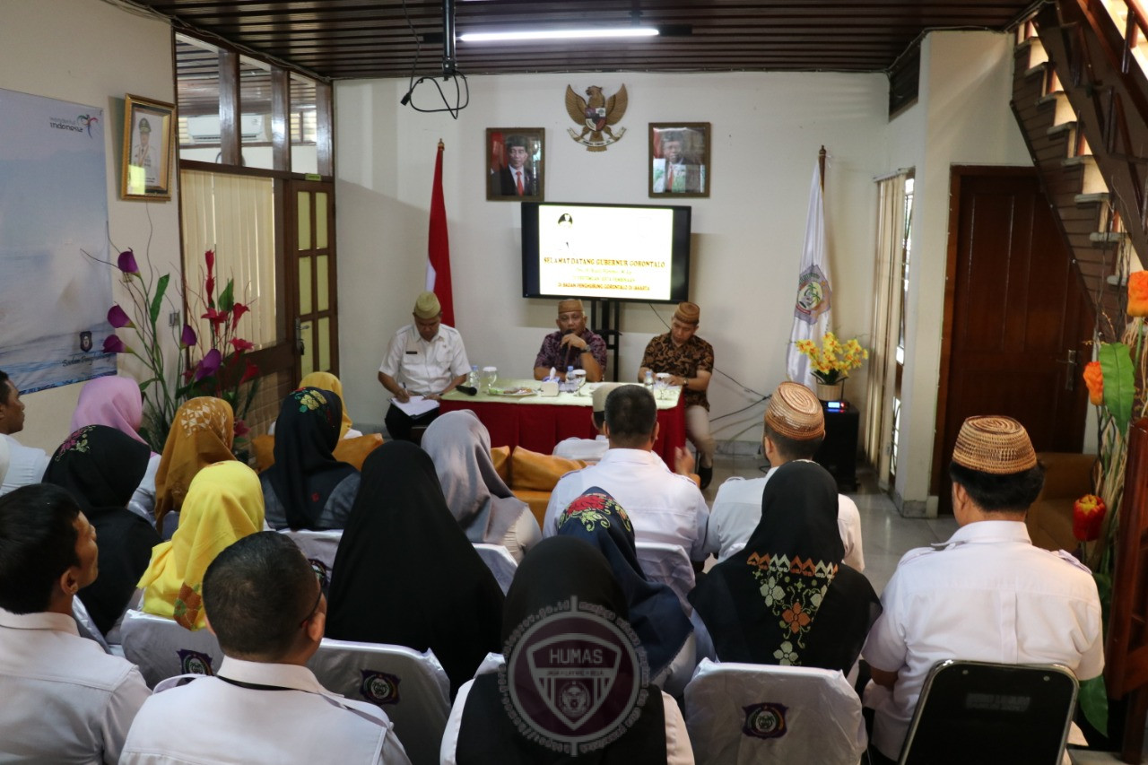  Gubernur Gorontalo Beri Pembinaan Pegawai Badan Penghubung