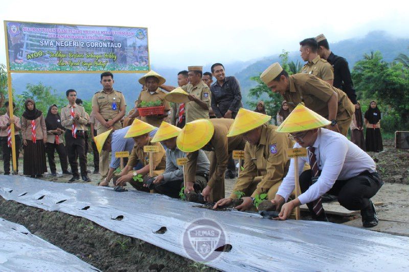  Sekdaprov Resmikan Program TaniMas di SMAN 2 Gorontalo