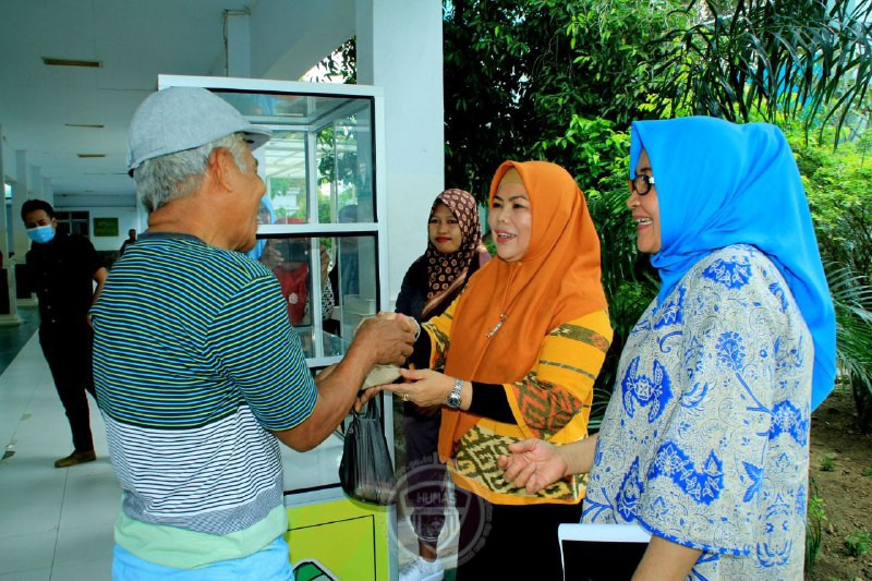  Inspiratif, Istri Gubernur Sediakan Tempat Berbagi Makanan Gratis