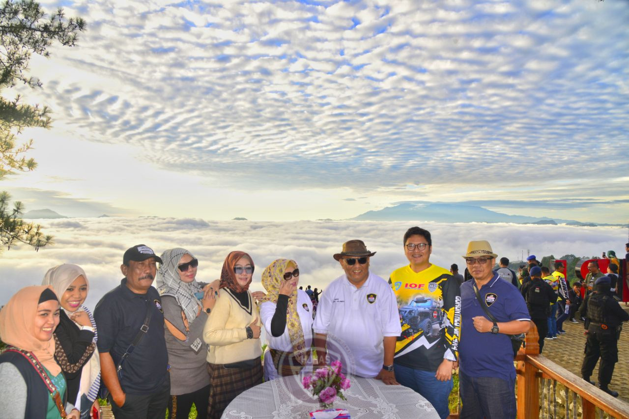  Keindahan ‘Negeri di Atas Awan’ Memesona Peserta Tour JWS