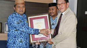  Kadis PUPR Provinsi Gorontalo Terima Penghargaan Adikarya Darma Nusa 2020