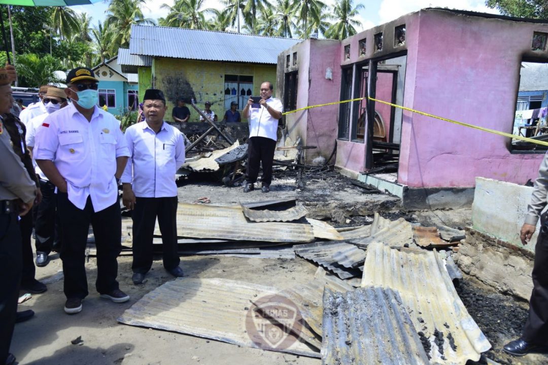  Gubernur Gorontalo Bantu 29 Jiwa Korban Kebakaran Tabongo