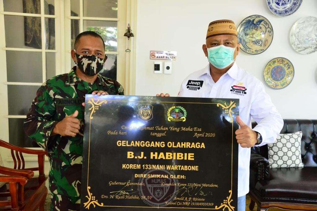  Gubernur Rusli Tandatangani Prasasti Gelanggang Olahraga Korem 133/NWB