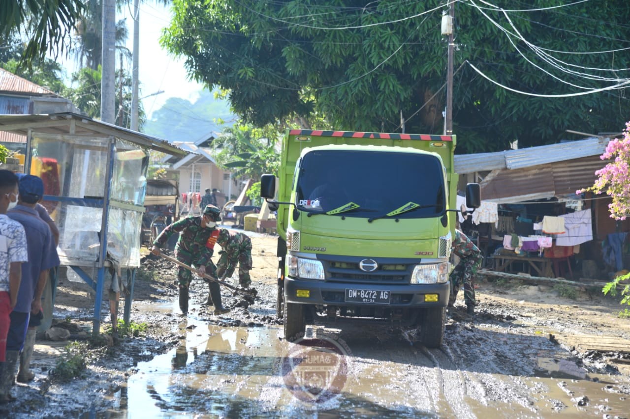  Pemprov Gorontalo Turunkan 29 Dumptruck Angkut Sampah Pasca Banjir