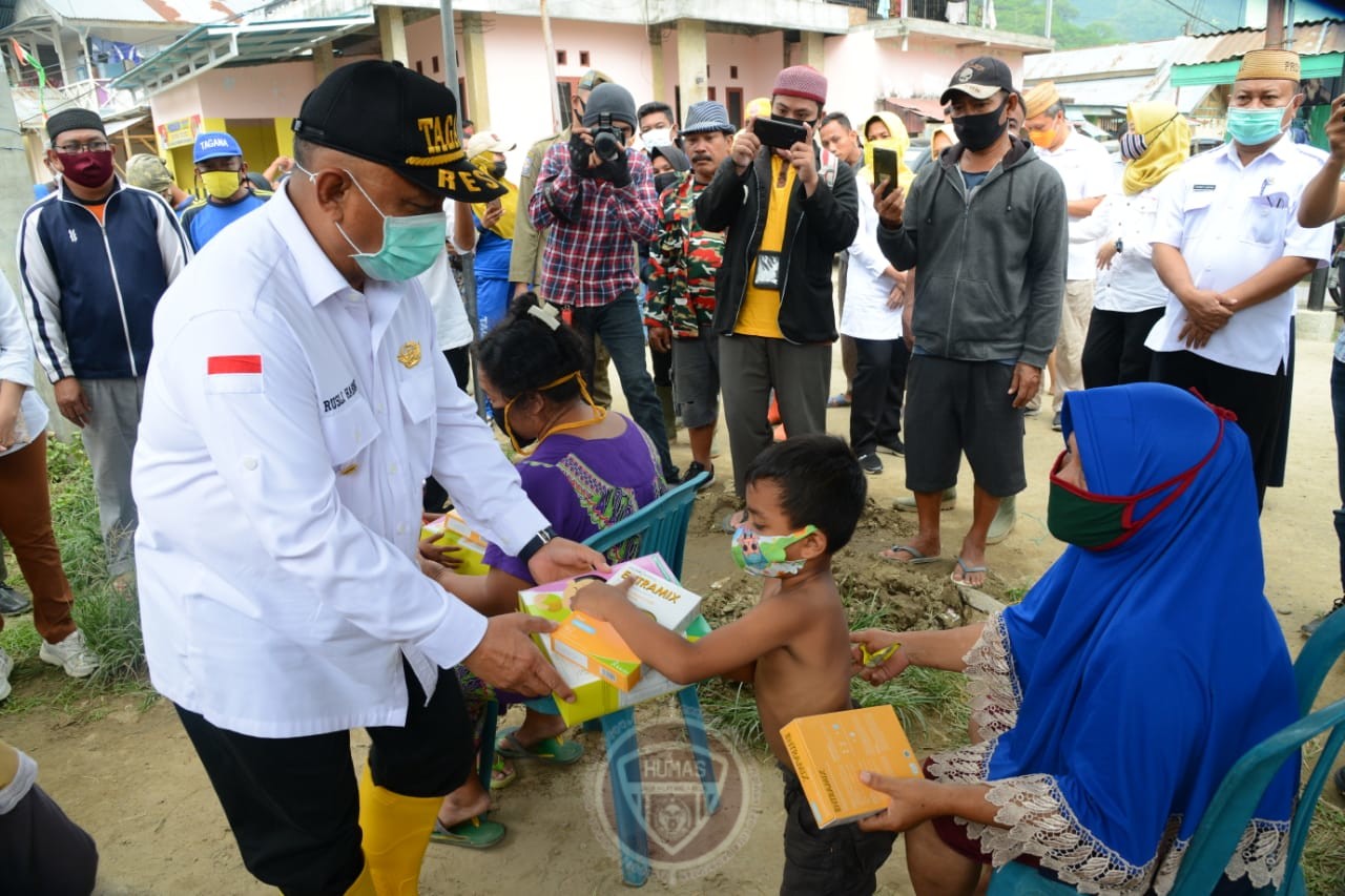  Gubernur Salurkan Bantuan Korban Banjir Bandang Gorontalo