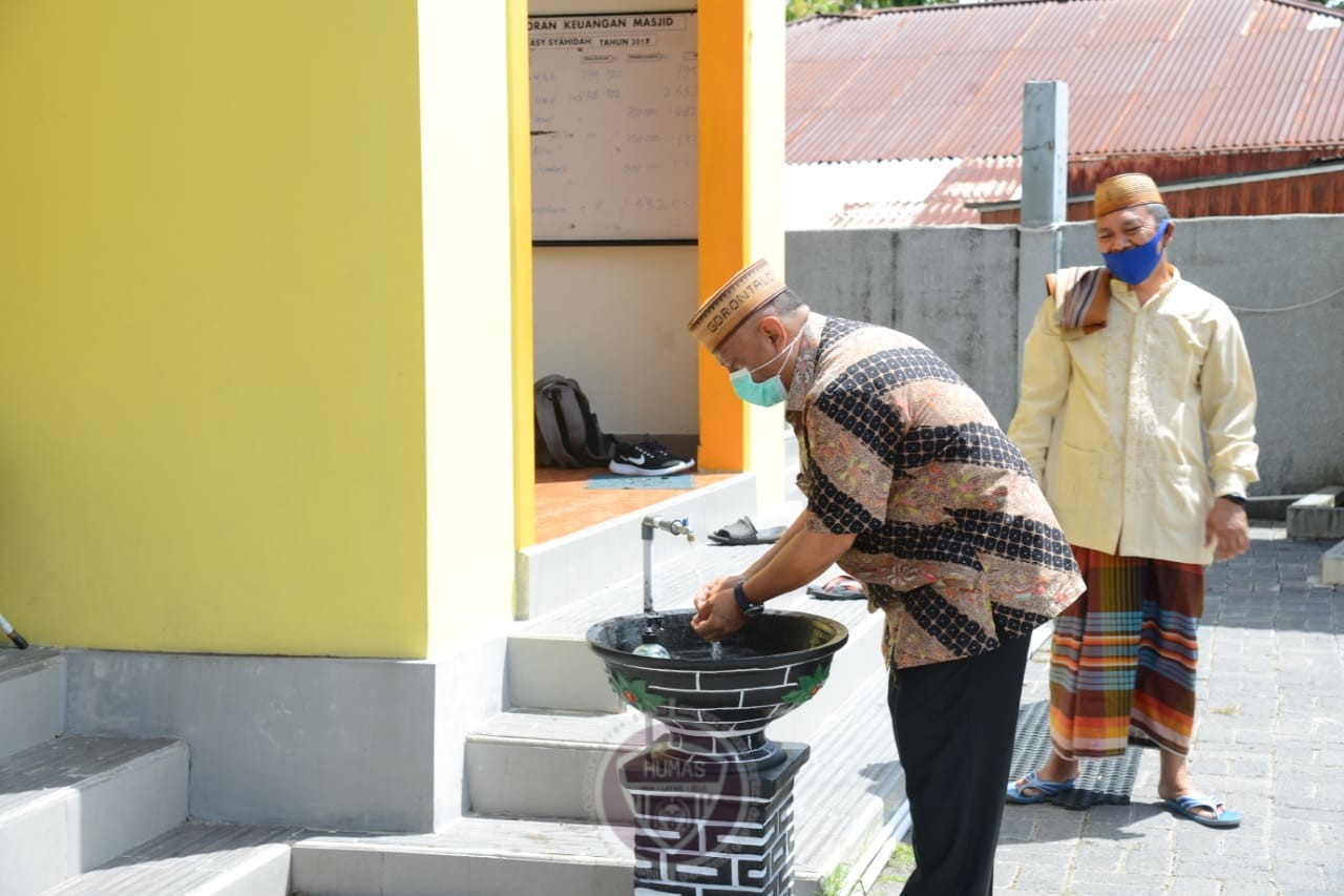  Gubernur Gorontalo Salat Jumat Perdana Pasca PSBB