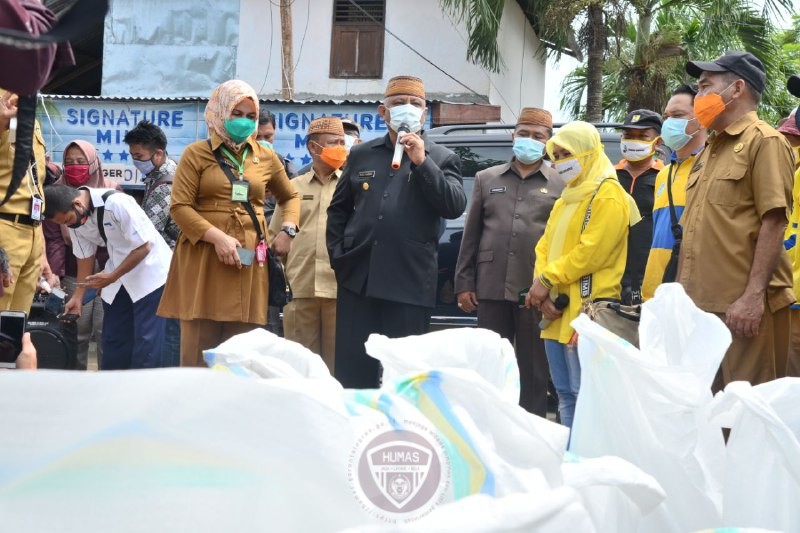  Warga Kelurahan Bugis Diberdayakan Bangun Tanggul Darurat