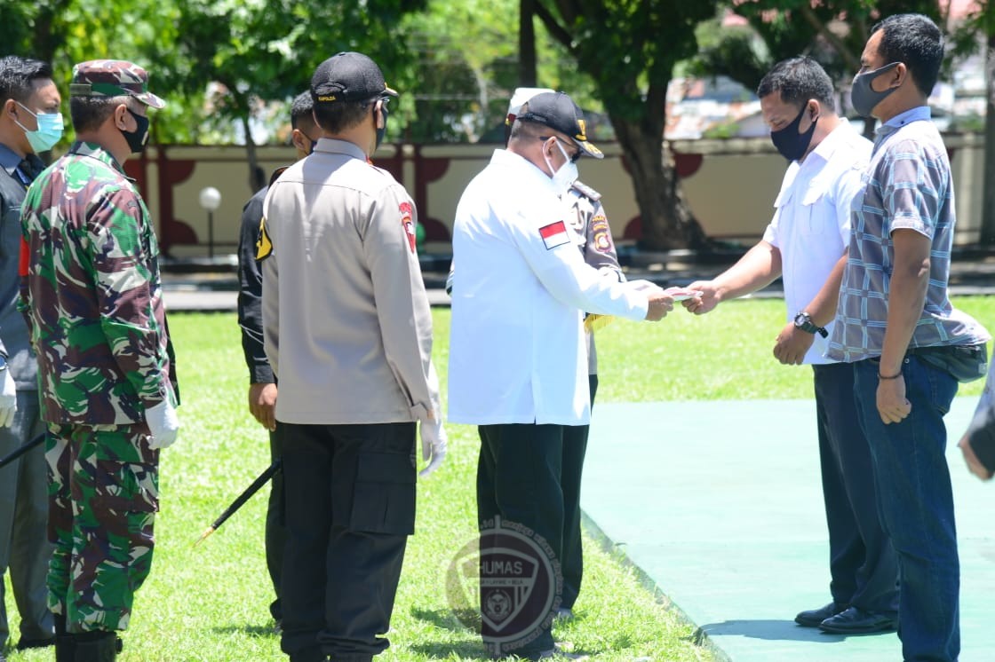  Operasi Yustisi, Gubernur Rusli Pimpin Pembagian Masker Serentak 