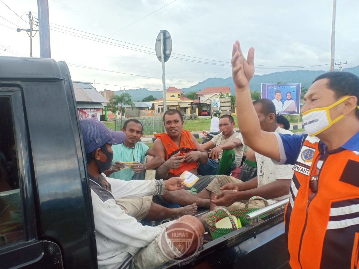  Akhir Pekan ala Rusli, Bagi bagi Masker Sambil Offroad