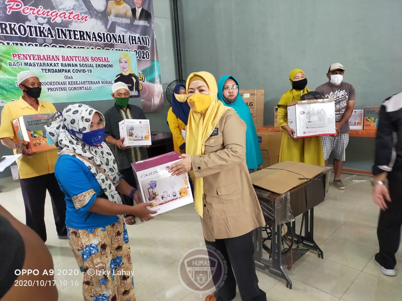  LKKS Gorontalo Serahkan Bantuan Untuk Sembilan UKM