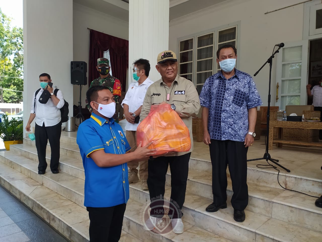  Ajak Pemuda Sosialisasikan Perda Prokes, Gubernur Serahkan Belasan Ribu Masker di Hari Sumpah Pemuda