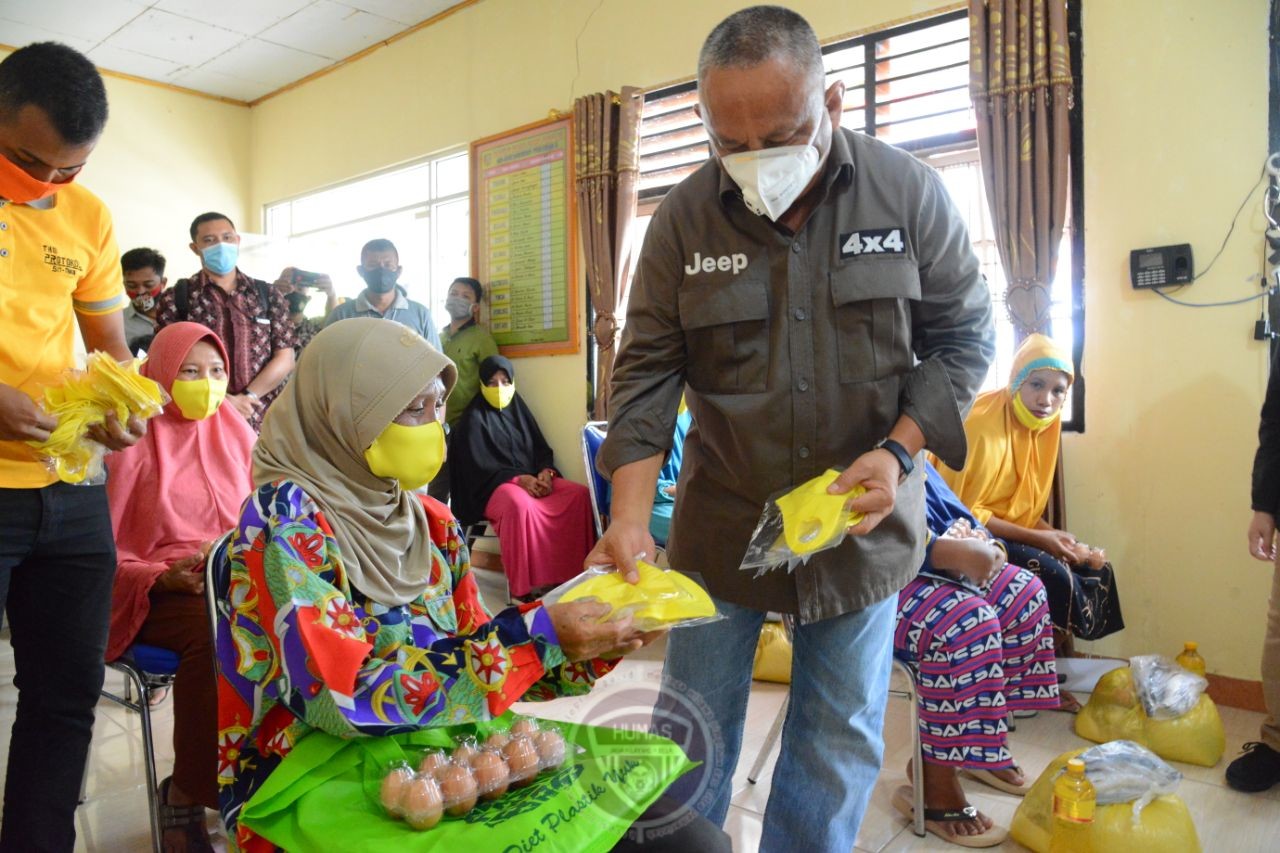  1000 Masyarakat Pulubala Terima Bantuan Pangan Bersubsidi