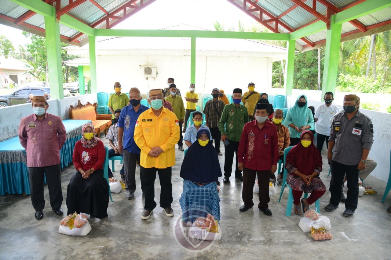  2.800 Masyarakat Pesisir Pantai Kabgor, Terima Bantuan Pangan Bersubsidi 